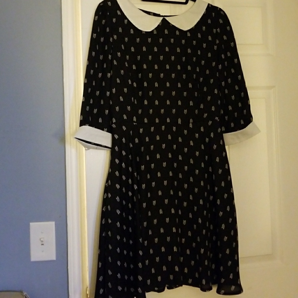 Black and white Peter pan collar dress with arrows